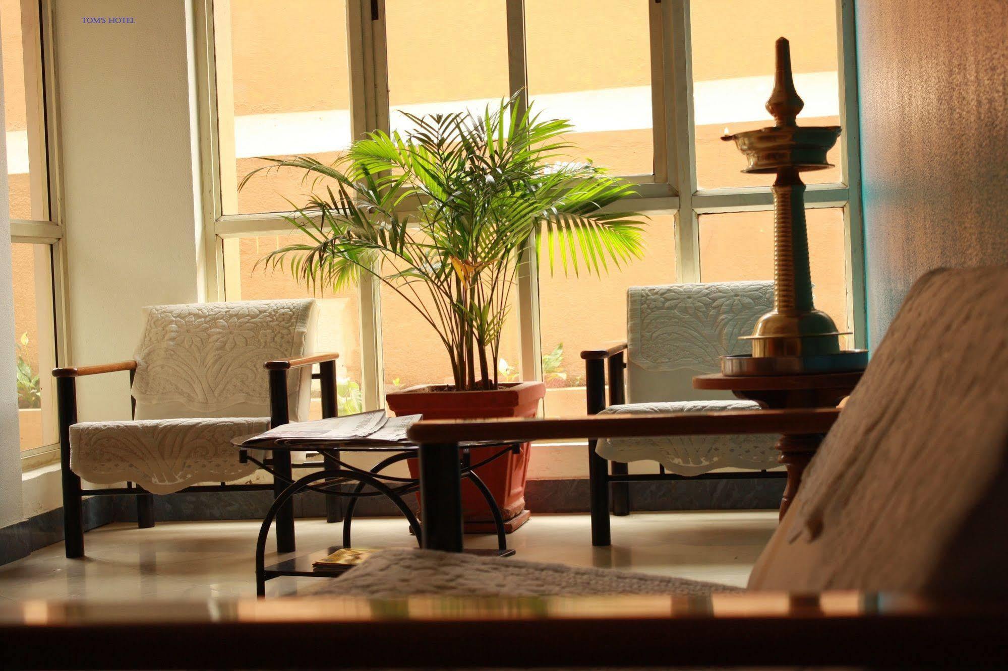 Tom'S Hotel Bangalore Ngoại thất bức ảnh